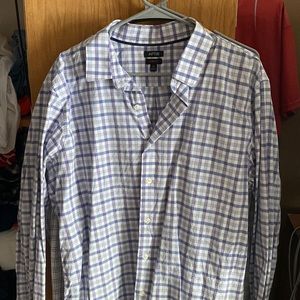 Apt 9 Slim Fit long sleeve dress shirt. Button up.